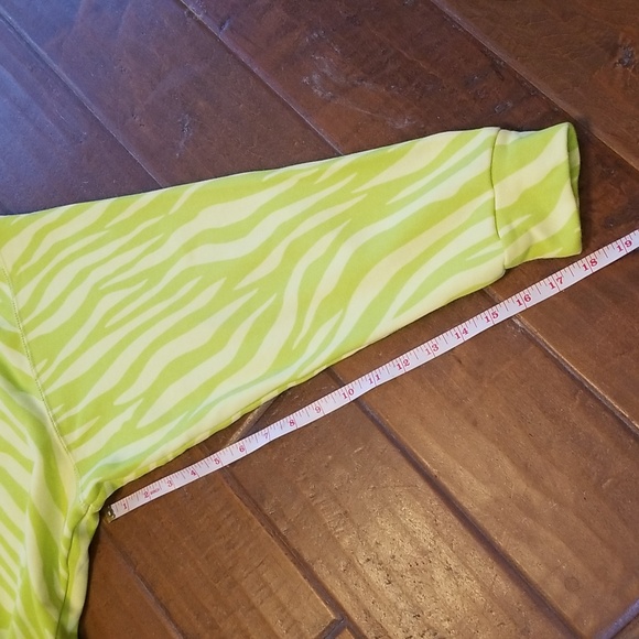 Nike Icon Clash Animal Print  Crewneck Longsleeve Yellow Lime Green Sweatshirt - Picture 7 of 10